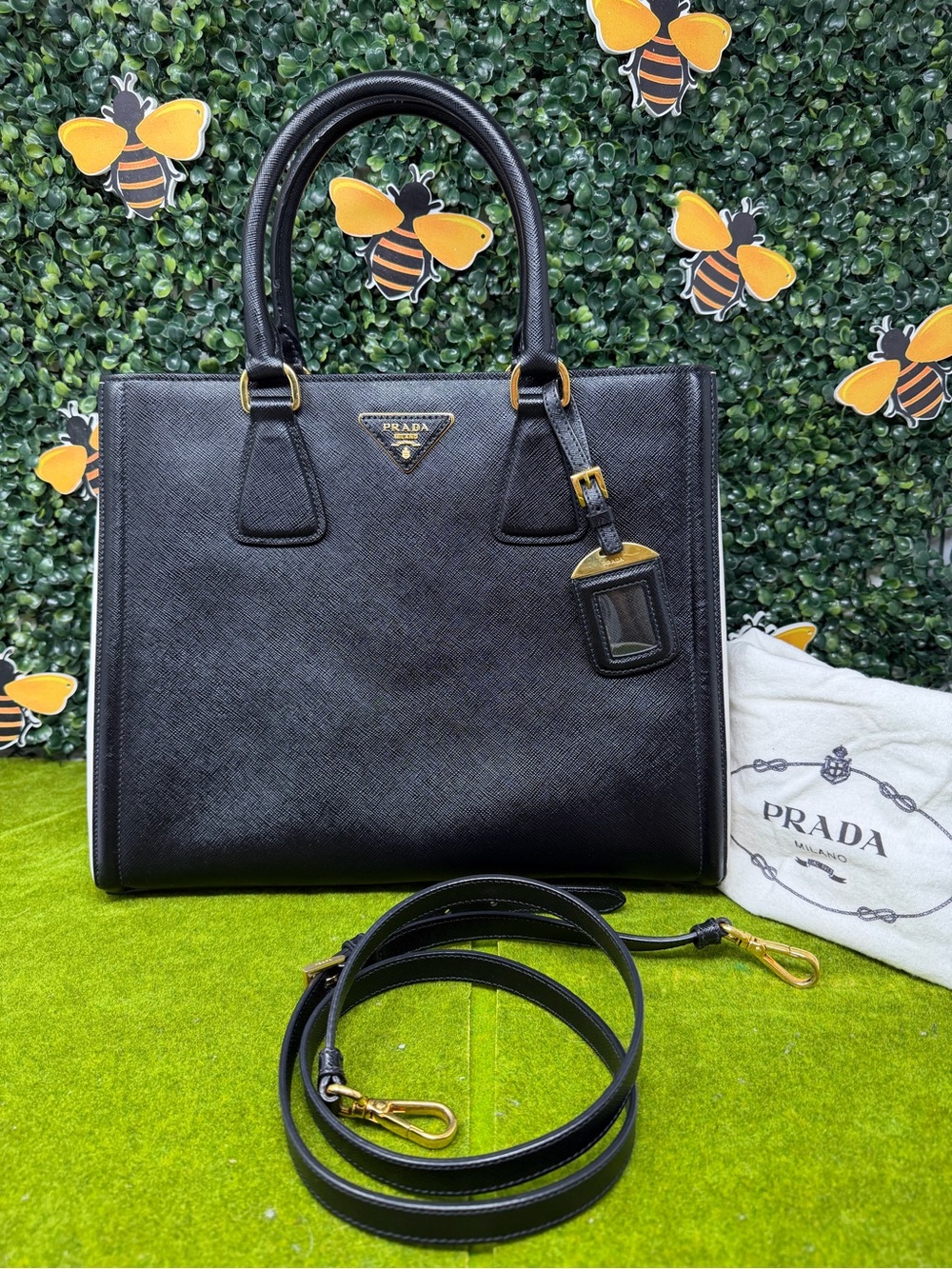 ❌SOLD❌Authentic Prada Black Saffiano Bicolor Leather Saffiano Tote Bag - Picture 3 of 16